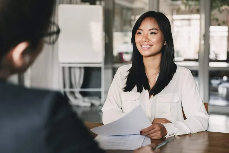 Dịch Vụ Làm Visa Mỹ Uy Tín Trọn Gói Tư Vấn Miễn Phí 2026 3 Bạn cần nên tập kỹ năng phản xạ trong 2 phút phỏng vấn